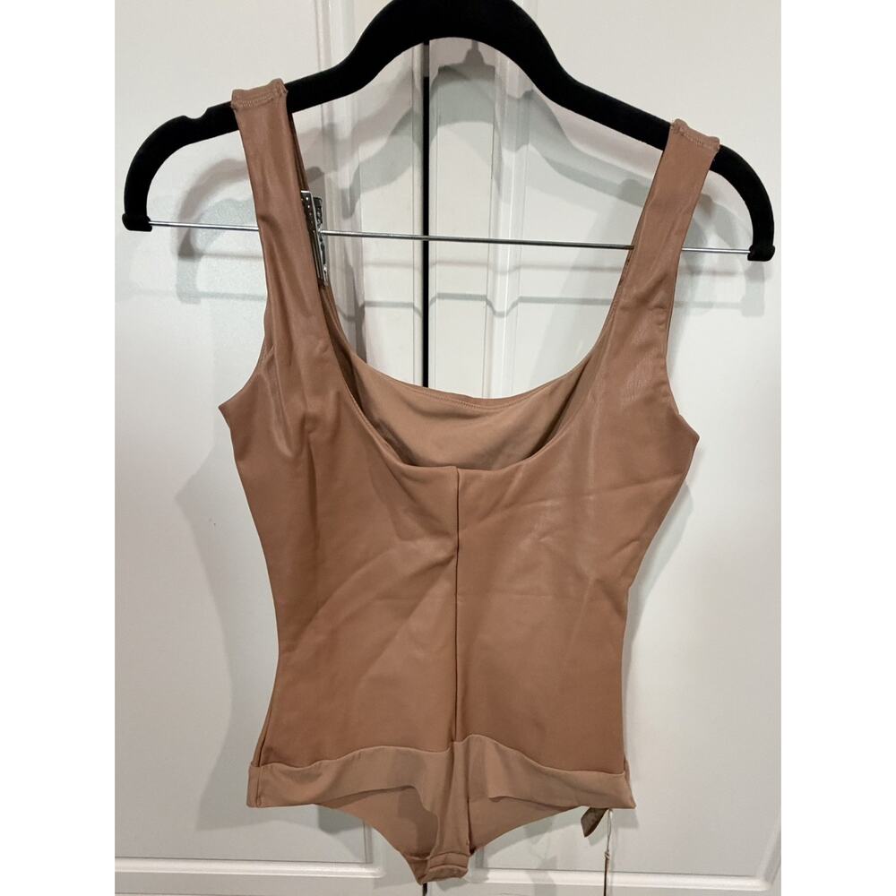 NWT SKIMS Scoop Neck Sienna Pleather Thong Bodysuit Women's Medium - Picture 8 of 9